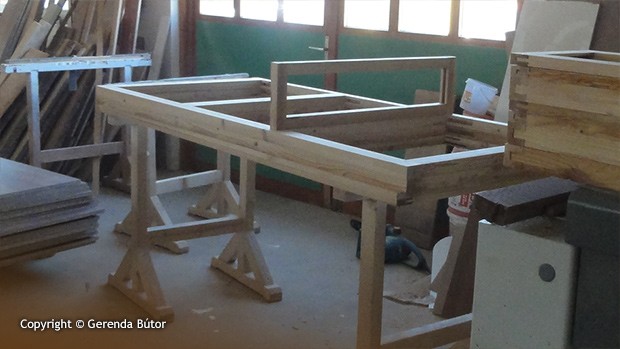 Ágy összeszerelés