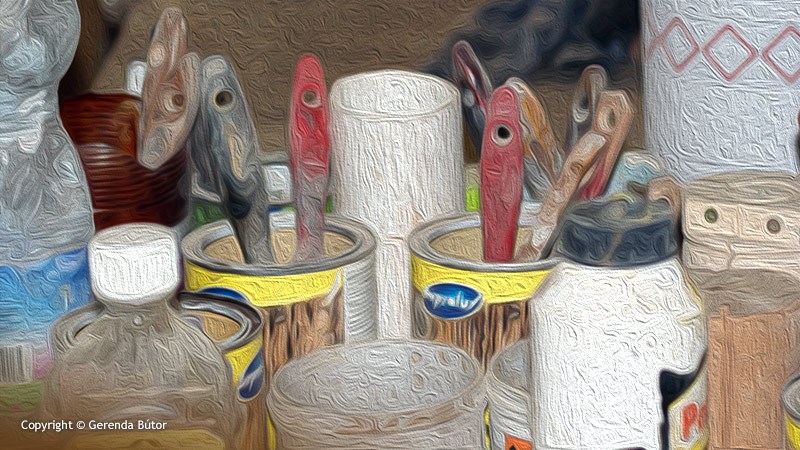 Ecsetelés a vége. Festék, bútor festés, lakkozás, bútor pácolás.