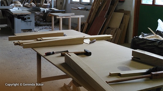 Gerenda és rönkfa bútor, ágy asztal szék