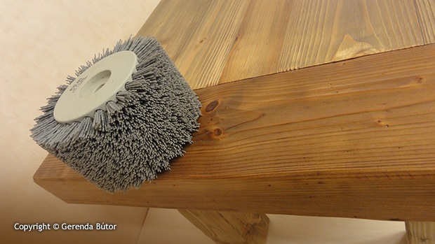 Különleges, szálkamentes felületet. Asztalos műhely