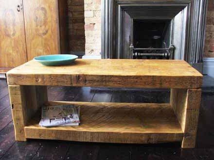 Bájos dohányzóasztal