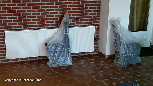 Becsomagolt bútor elemek