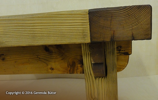 Babiána gerenda asztal