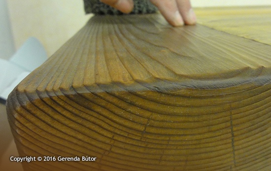 Babiána gerenda dohányzó asztalka